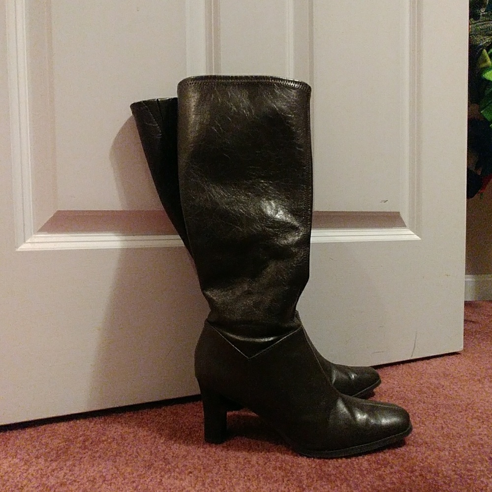 Boots - Picture 2 of 2